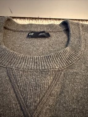 GAP Men's Heather Gray Crewneck Pullover